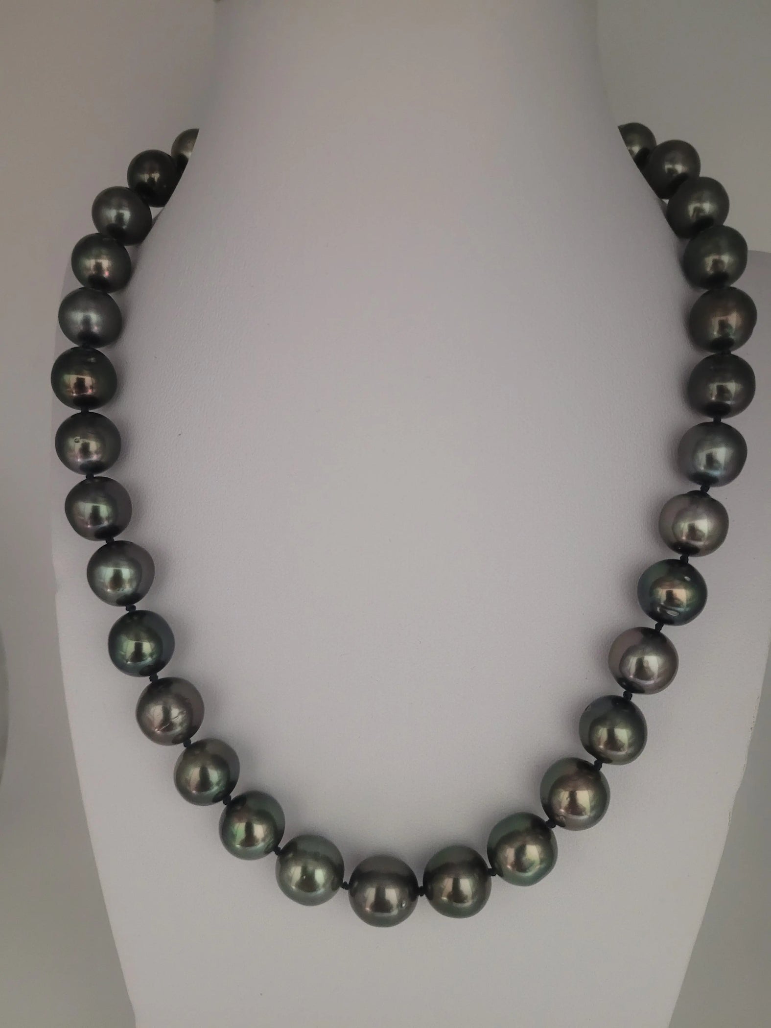 Dark Tahitian Pearl Necklace 11-12mm 18K Gold – The South Sea Pearl