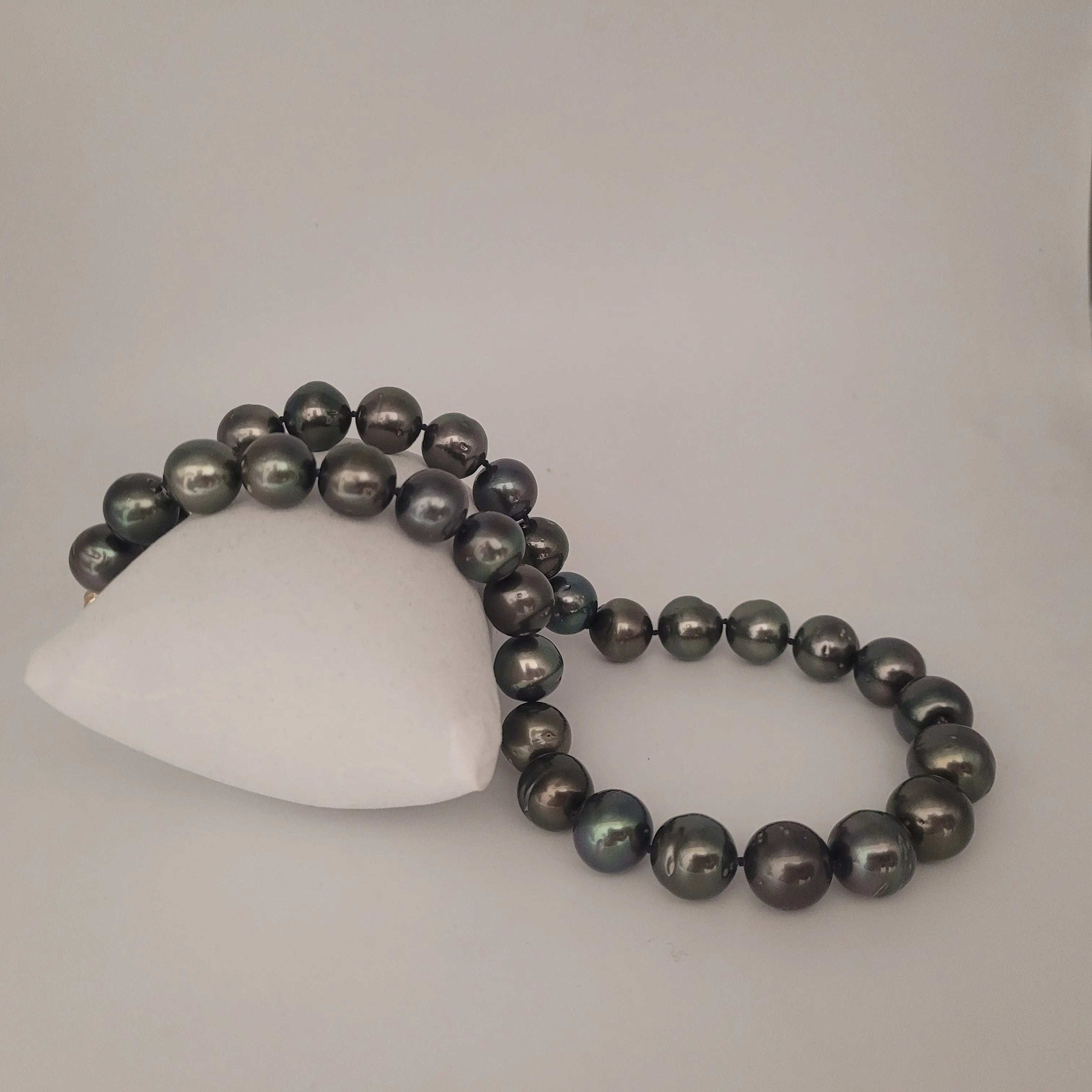 Tahiti Pearls Necklace 12-13 mm Excellent Luster 18K Gold Clasp |  The South Sea Pearl |  The South Sea Pearl