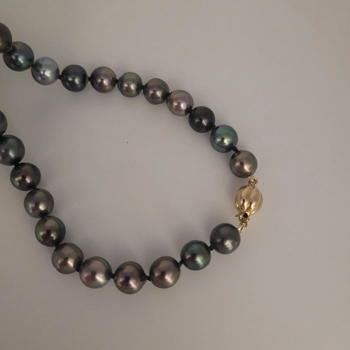 Tahiti Pearls Necklace 8-9 mm Excellent Luster 18K Gold Clasp | The South Sea Pearl |  The South Sea Pearl