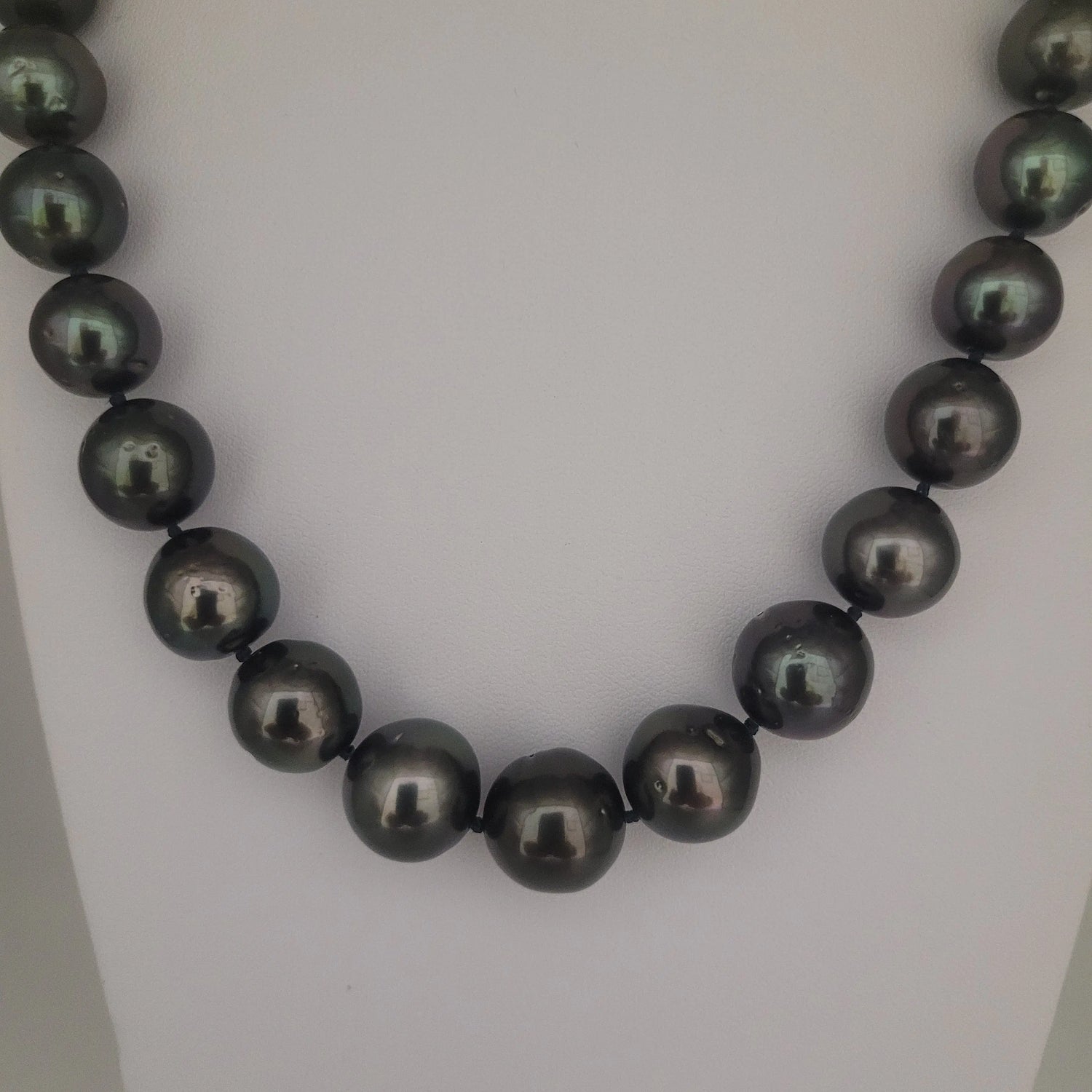 Tahiti-Pearls-necklace-11-14-