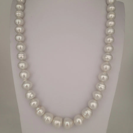 White South Sea Pearl 10-12 mm Very High Luster 18K Gold clasp | The South Sea Pearl |  The South Sea Pearl
