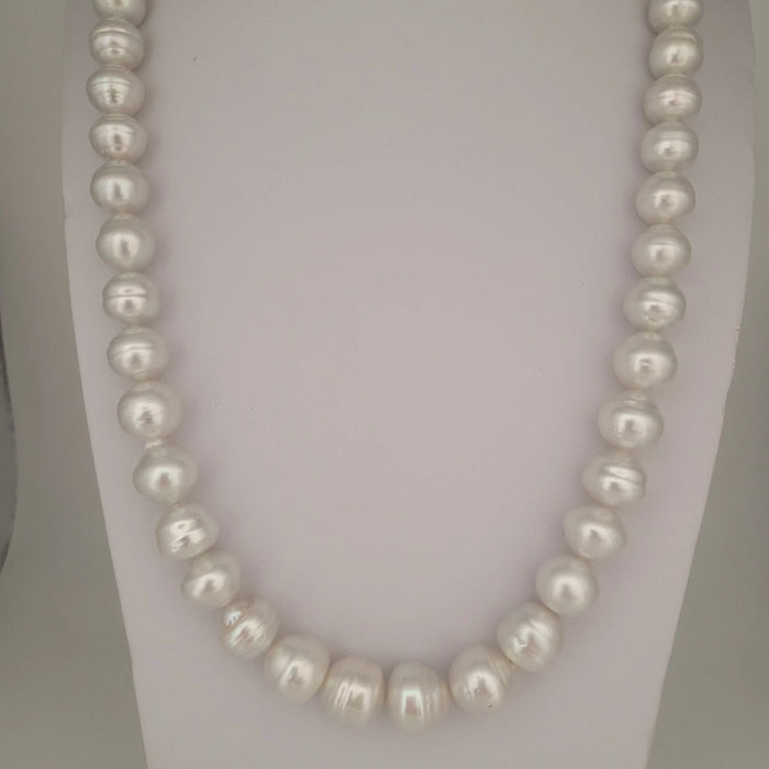 White South Sea Pearl 10-12 mm Very High Luster 18K Gold clasp | The South Sea Pearl |  The South Sea Pearl