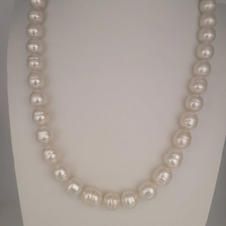 White South Sea Pearls 10-11 mm 18K Gold Clasp | The South Sea Pearl |  The South Sea Pearl