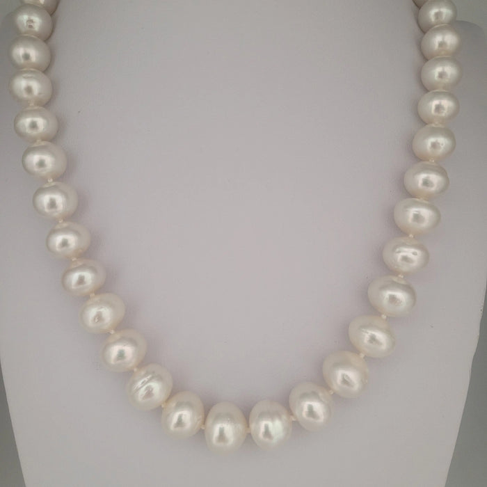 White South Sea Pearls 9-12 mm with high luster 18K Gold clasp | The South Sea Pearl |  The South Sea Pearl