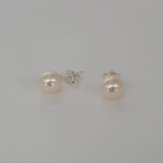 Akoya Pearl Earrings in .925 sterling silver - Sizes range from 7 to 9mm
