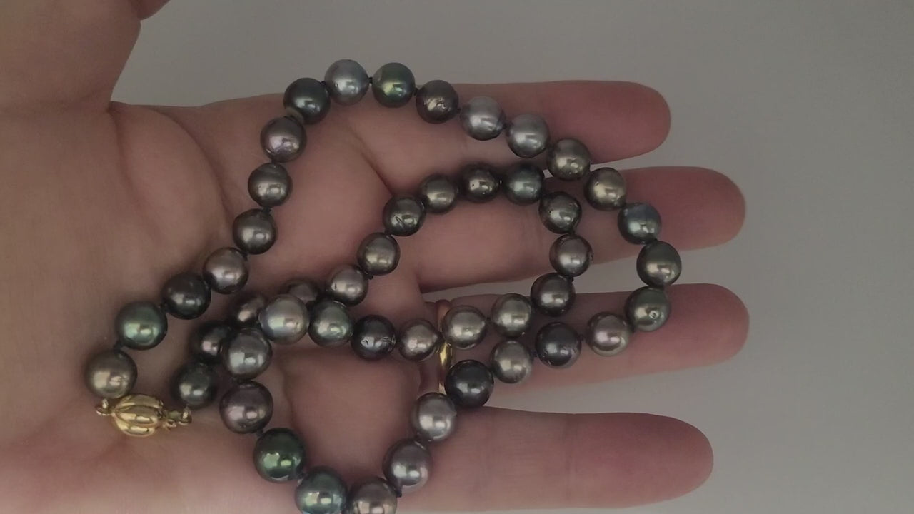 Tahiti Pearls Necklace 8-9 mm Excellent Luster 18K Gold Clasp