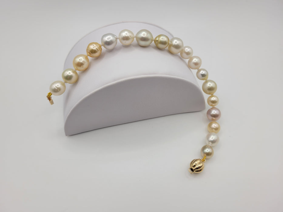 A South Sea Pearls Bracelet 18 Karat Gold -  The South Sea Pearl