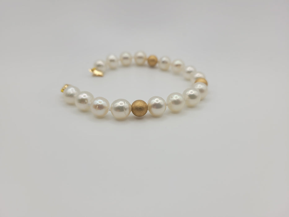 Bracelet of White South Sea Pearls and 18 Karat gold - Only at  The South Sea Pearl