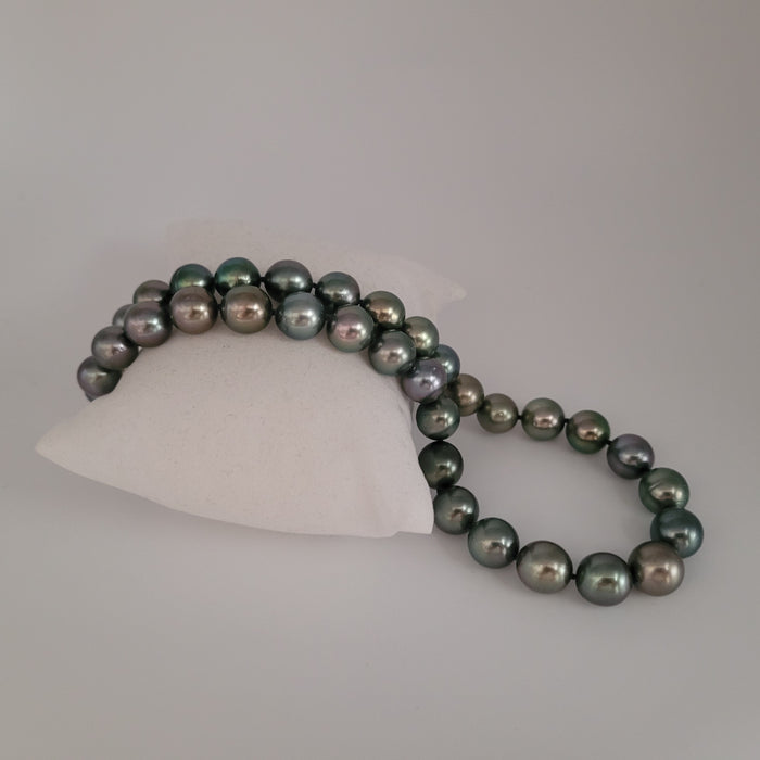 Tahiti Pearls Necklace of Dark  olor with Green and Sherry Overtones, Round, High Luster, 18K Gold Clasp |  The South Sea Pearl |  The South Sea Pearl