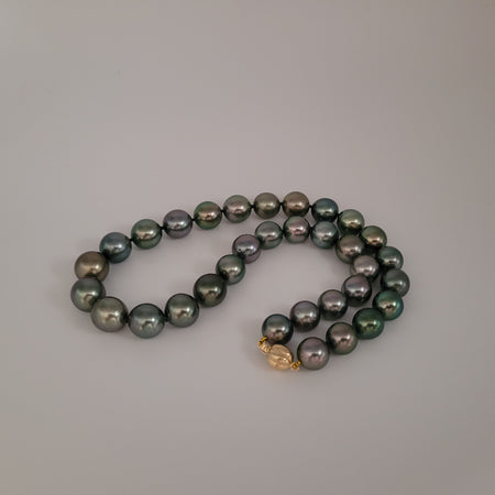 Tahiti Pearls Necklace of Dark  olor with Green and Sherry Overtones, Round, High Luster, 18K Gold Clasp |  The South Sea Pearl |  The South Sea Pearl