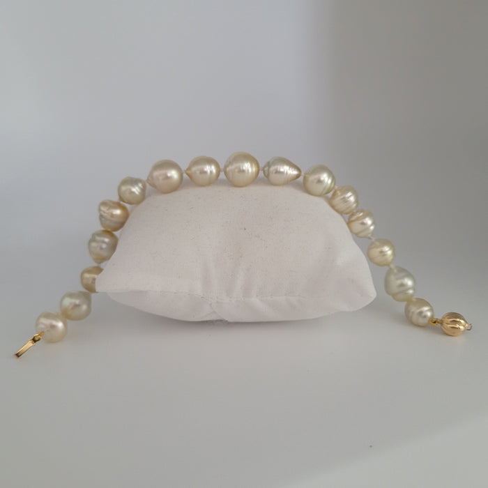 Golden South Sea Pearl Bracelet, 18 Karat Gold |  The South Sea Pearl |  The South Sea Pearl