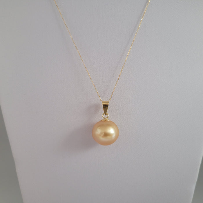 Golden South Sea Pearl Pendant 13 mm Round, 18 Karat Solid Gold |  The South Sea Pearl |  The South Sea Pearl