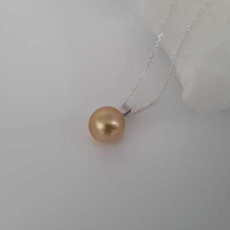 Golden South Sea Pearl 12 mm High Luster |  The South Sea Pearl |  The South Sea Pearl