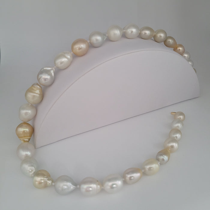 South Sea Pearls of Natural Colors and High Luster 11-15 mm |  The South Sea Pearl |  The South Sea Pearl