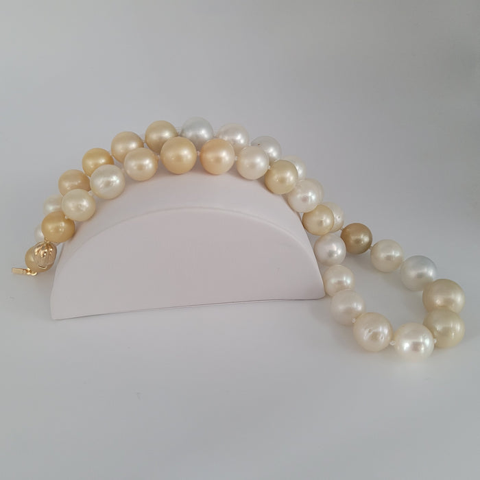 South Sea Pearls neckkace 10-13.80 mm Round, 18K Gold Clasp |  The South Sea Pearl |  The South Sea Pearl