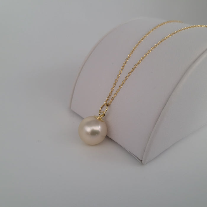 A golden South Sea Pearl 12 mm Pendant |  The South Sea Pearl |  The South Sea Pearl