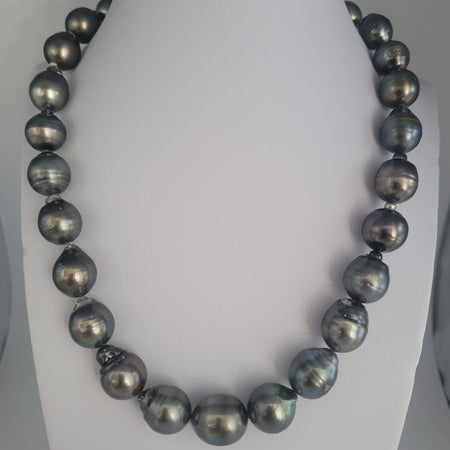 Tahiti Pearls Necklace 14.9 x 12.0 Natural Dark Color and High Luster |  The South Sea Pearl |  The South Sea Pearl