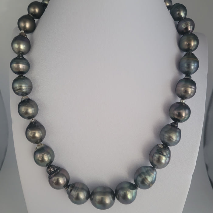 Tahiti Pearls Necklace 14.9 x 12.0 Natural Dark Color and High Luster |  The South Sea Pearl |  The South Sea Pearl