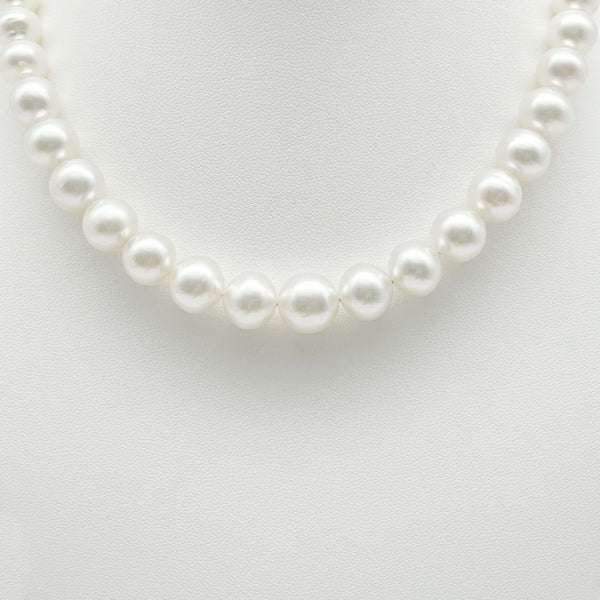 White South Sea Pearls of High Luster 9-11 mm, 18 Karat Gold Clasp |  The South Sea Pearl |  The South Sea Pearl
