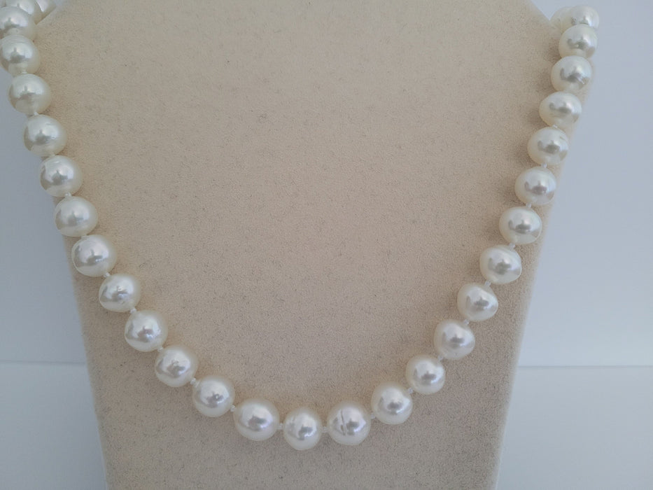 White South Sea Pearls Necklace 9-10 mm White Natural Color and High Luster, 18 Karat Solid Yellow Gold Clasp The South Sea Pearl