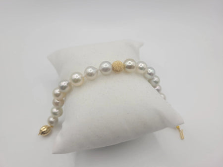 A South Sea Pearl Bracelet 9 mm and 18 Karat Solid Gold -  The South Sea Pearl