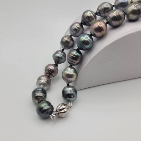 Baroque Tahitian Pearls Necklace of Natural Color and High Luster, 18 Karat Solid Gold |  The South Sea Pearl |  The South Sea Pearl