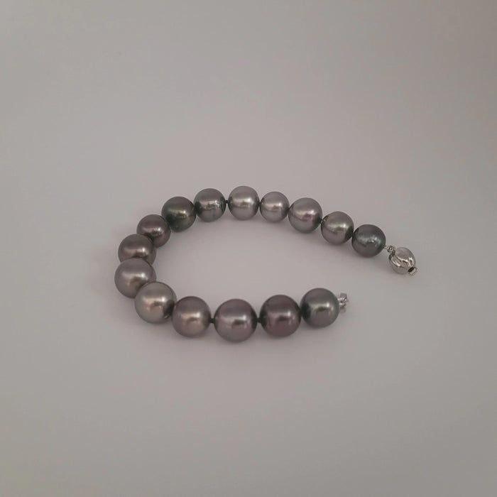 Bracelet of Tahiti Pearls Natutal Color, High Luster, Round, 18K Solid Gold Clasp |  The South Sea Pearl |  The South Sea Pearl