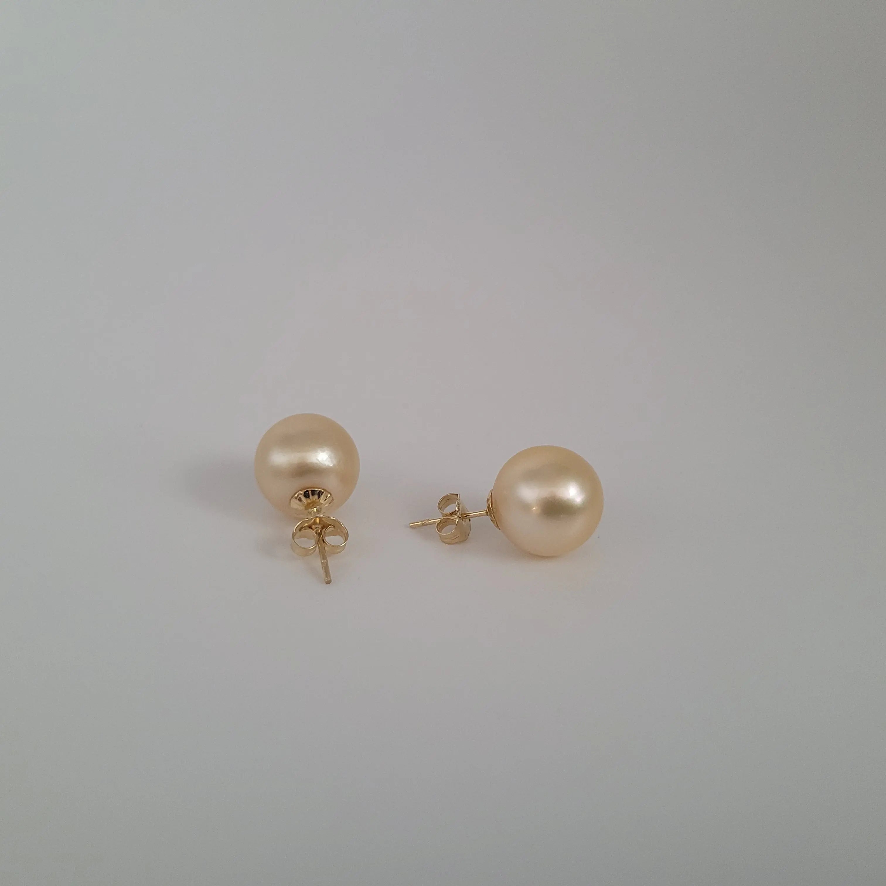 Golden South Sea cultured pearl earrings 11mm round in 18K Gold (Pinctada maxima) — The South Sea Pearl