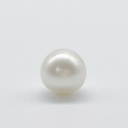 A White South Sea Pearl of 14.3 mm and High Luster - Only at  The South Sea Pearl