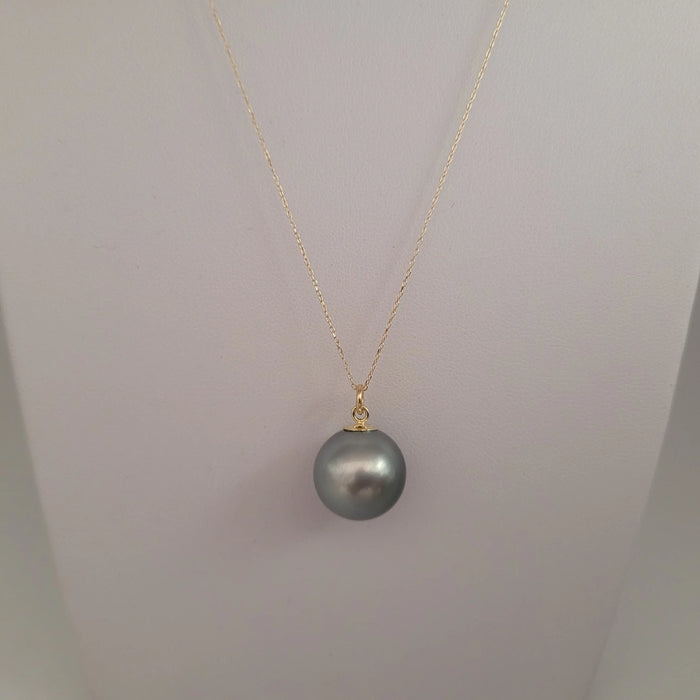 Pendant of Tahiti Pearl 13 mm Round, 18 Karat Solid Gold |  The South Sea Pearl |  The South Sea Pearl