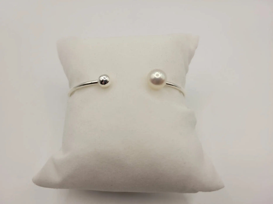 South Sea Pearl Bangle 9 mm Round White Color and High Luster - Only at  The South Sea Pearl
