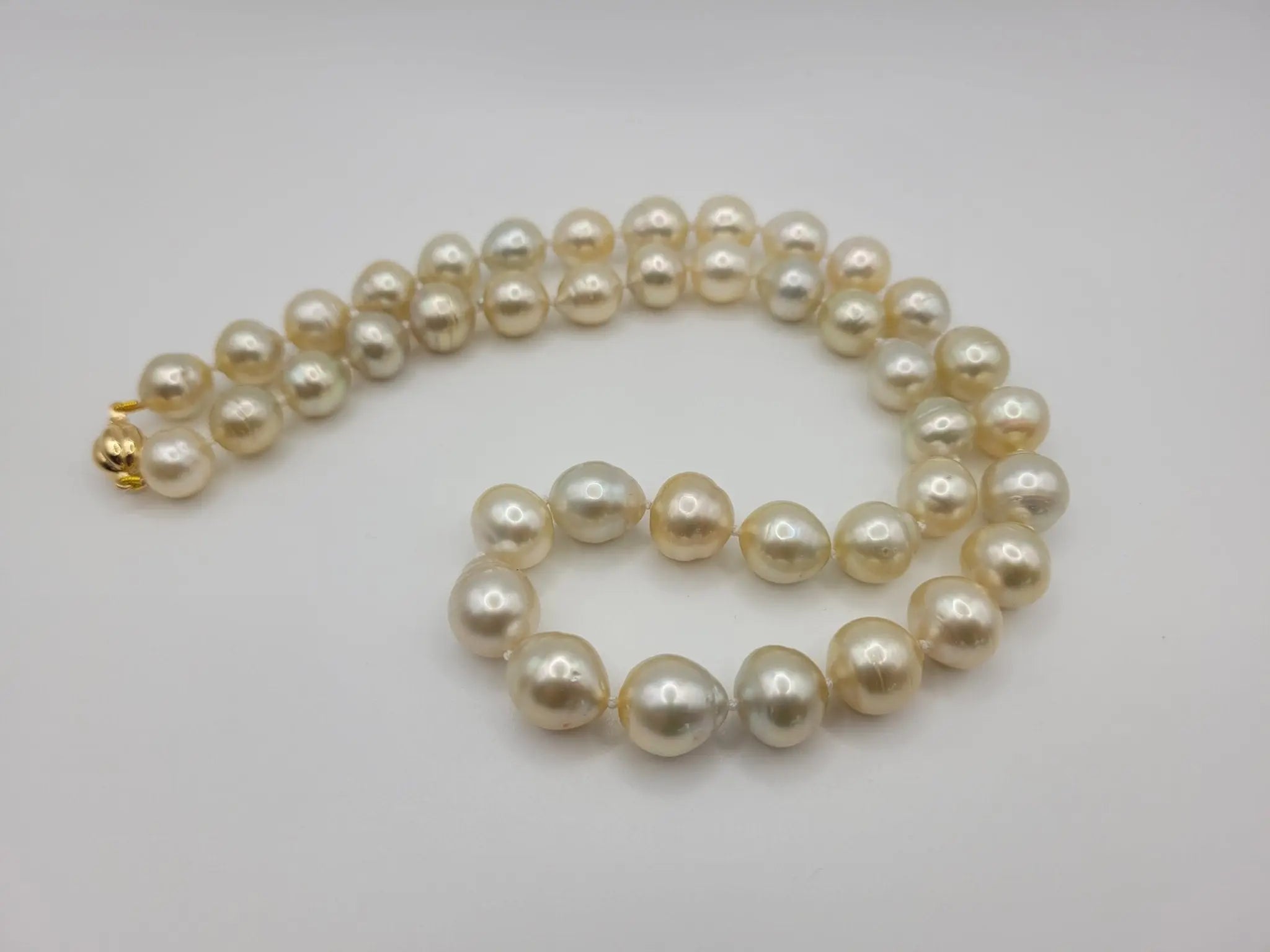 南洋真珠10〜12mm高光沢 | The South Sea Pearl