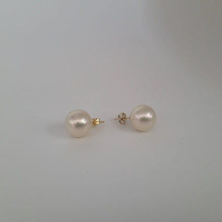South Sea Pearls 12 mm Round, 18 Karats Gold |  The South Sea Pearl |  The South Sea Pearl