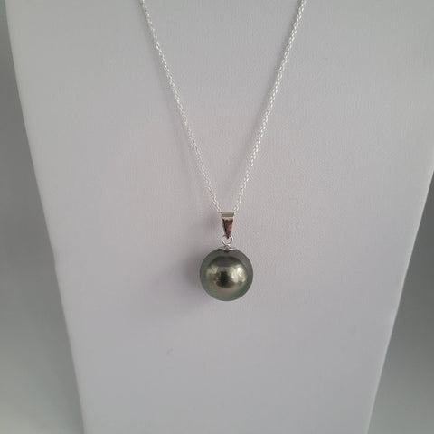 Dark Tahitian cultured pearl necklace 12mm round in 18K Gold (Pinctada margaritifera) — The South Sea Pearl