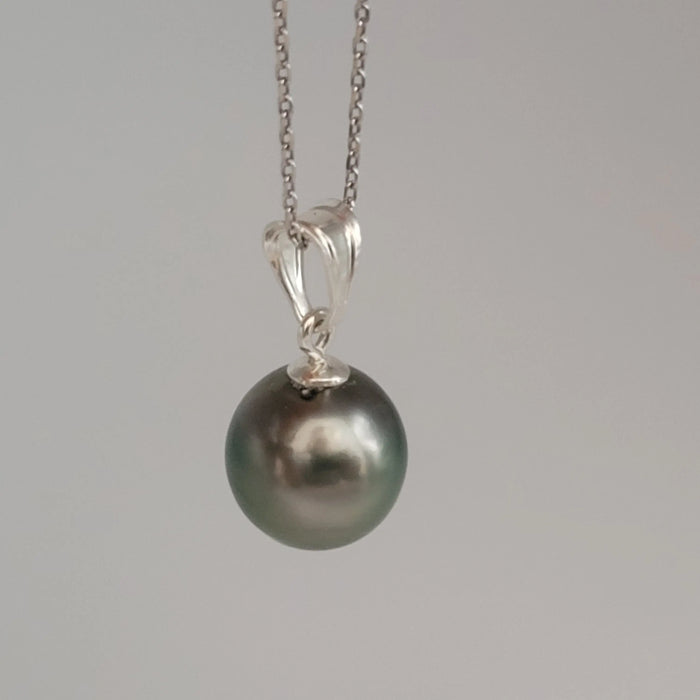 Tahiti Pearl 12 mm Natural Black-Green Color and High Luster |  The South Sea Pearl |  The South Sea Pearl
