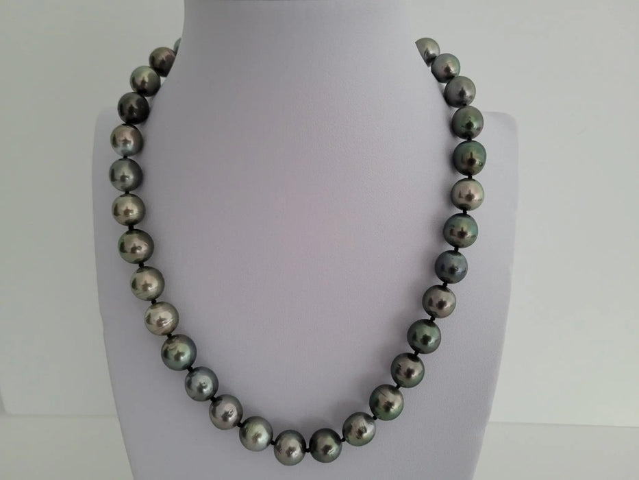 Tahiti Pearls 10-11 mm, Natural Color and Luster, Solid Gold 18 Karat - Only at  The South Sea Pearl