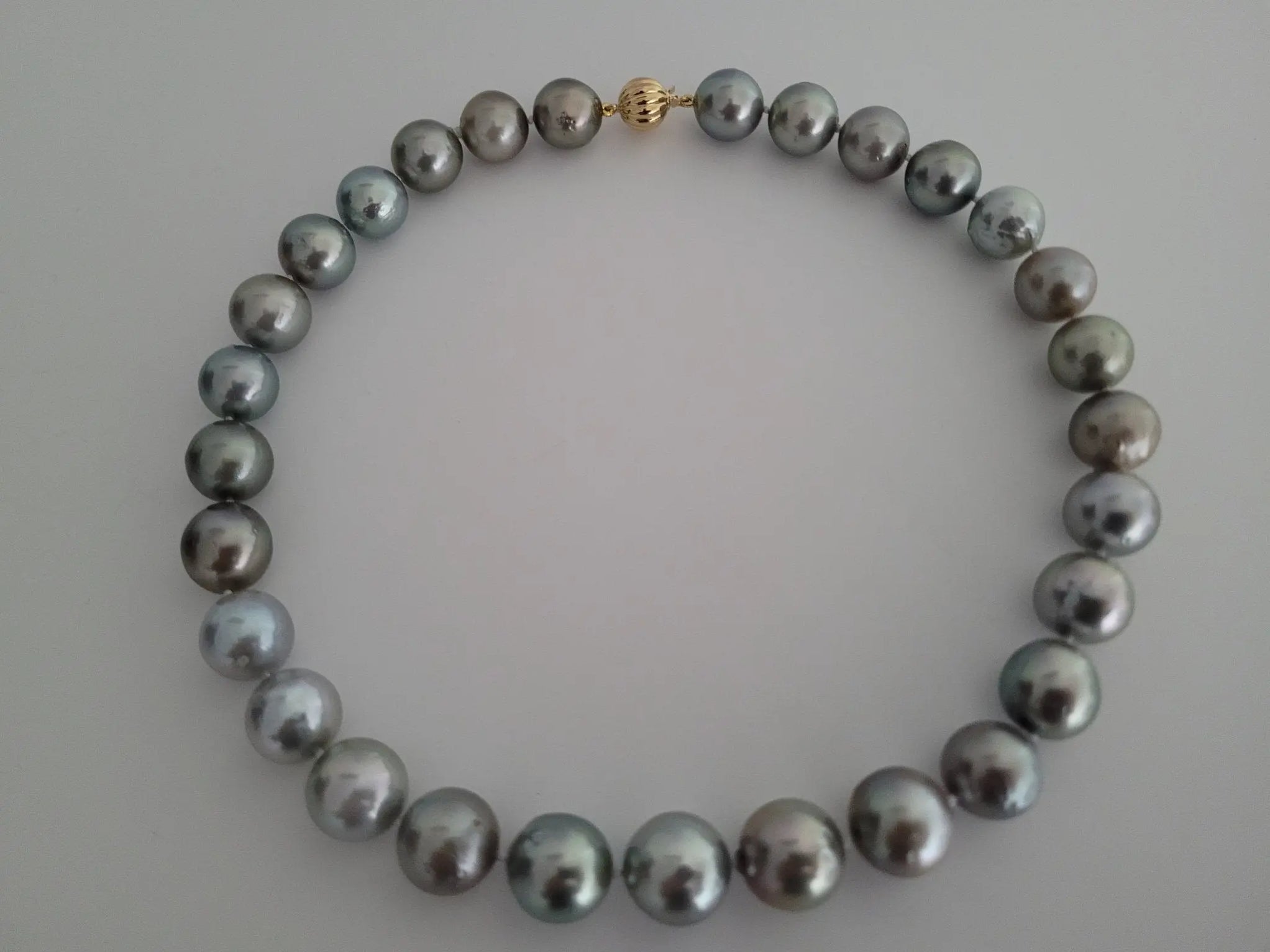 Dark Tahitian Pearl Necklace 13-15mm Round 18K Gold – The South Sea Pearl