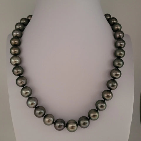 Dark Tahitian cultured pearl necklace 10-11.80mm round in 18K Gold (Pinctada margaritifera) — The South Sea Pearl