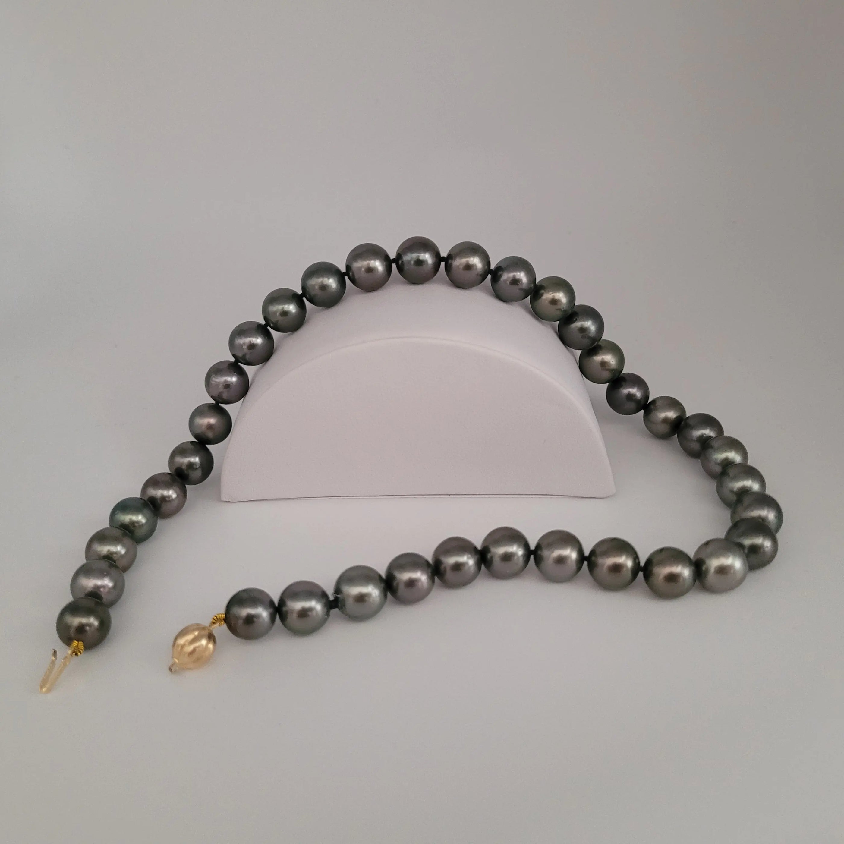 Tahiti Pearls Natural Color and Luster, 18 Karat Solid Gold clasp