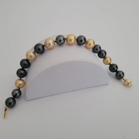 Tahiti and Golden South Sea Pearls Bracelet, 18 Karat Solid Gold clasp - The South Sea Pearl