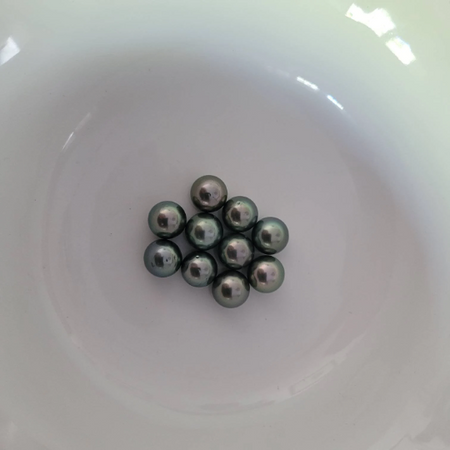 Loose Tahitian Pearls of Natural Color and High Luster, Size of 9-10 mm and Round Shape -  The South Sea Pearl