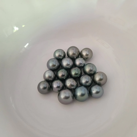 Loose Tahitian Pearls of Natural Color and Luster, Size of 10-11 mm -  The South Sea Pearl
