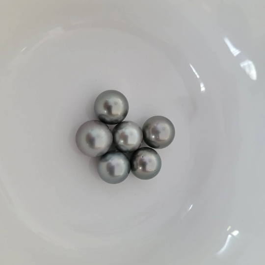 Loose Tahitian Pearls of Natural Color and High Luster 13-14 mm Round -  The South Sea Pearl