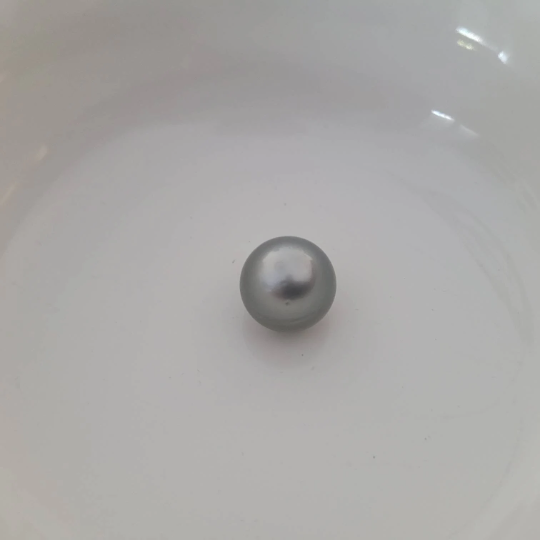 Tahitian Pearl of 14 mm Round, Natural Color and High Luster -  The South Sea Pearl