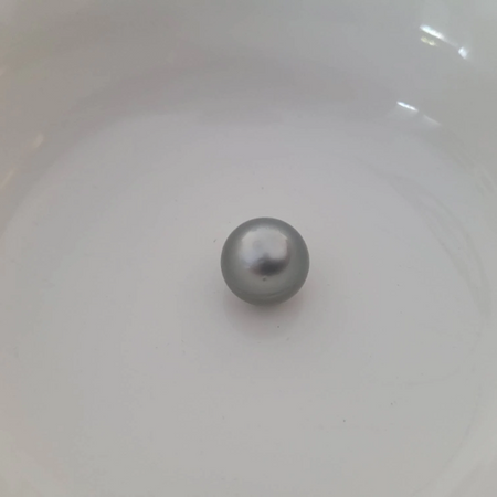 Tahitian Pearl of 14 mm Round, Natural Color and High Luster -  The South Sea Pearl