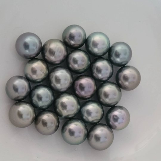 Loose Tahitian Pearls of Natural Color, Size of 10-11 mm -  The South Sea Pearl