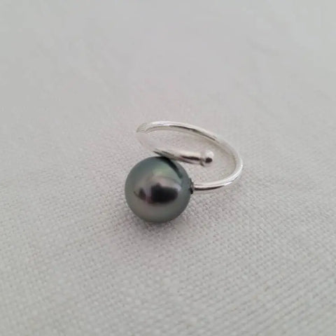 Tahitian Pearl Ring Round Natural Color & Luster 9-10 mm (Pinctada margaritifera) - Only at The South Sea Pearl