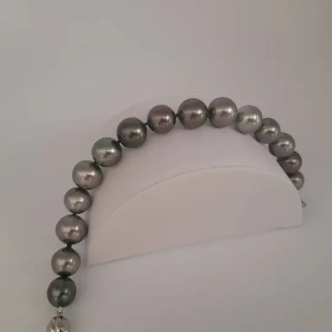 Dark Tahitian cultured pearl bracelet 10-12mm round in 18K White Gold (Pinctada margaritifera) — The South Sea Pearl