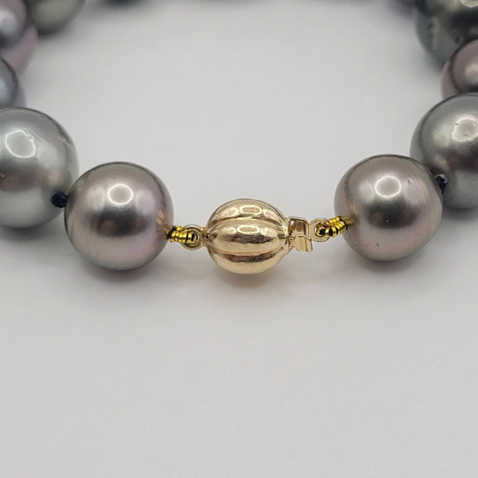 Tahitian Pearls Bracelet of Natural Color and high Luster, 18 Karat Solid Gold Clasp |  The South Sea Pearl |  The South Sea Pearl