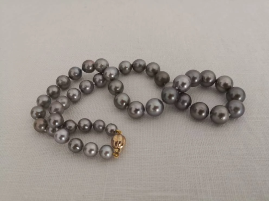 Tahitian Pearls Necklace Natural Color and Luster 7-11 mm Round, 18 Karat Gold |  The South Sea Pearl |  The South Sea Pearl